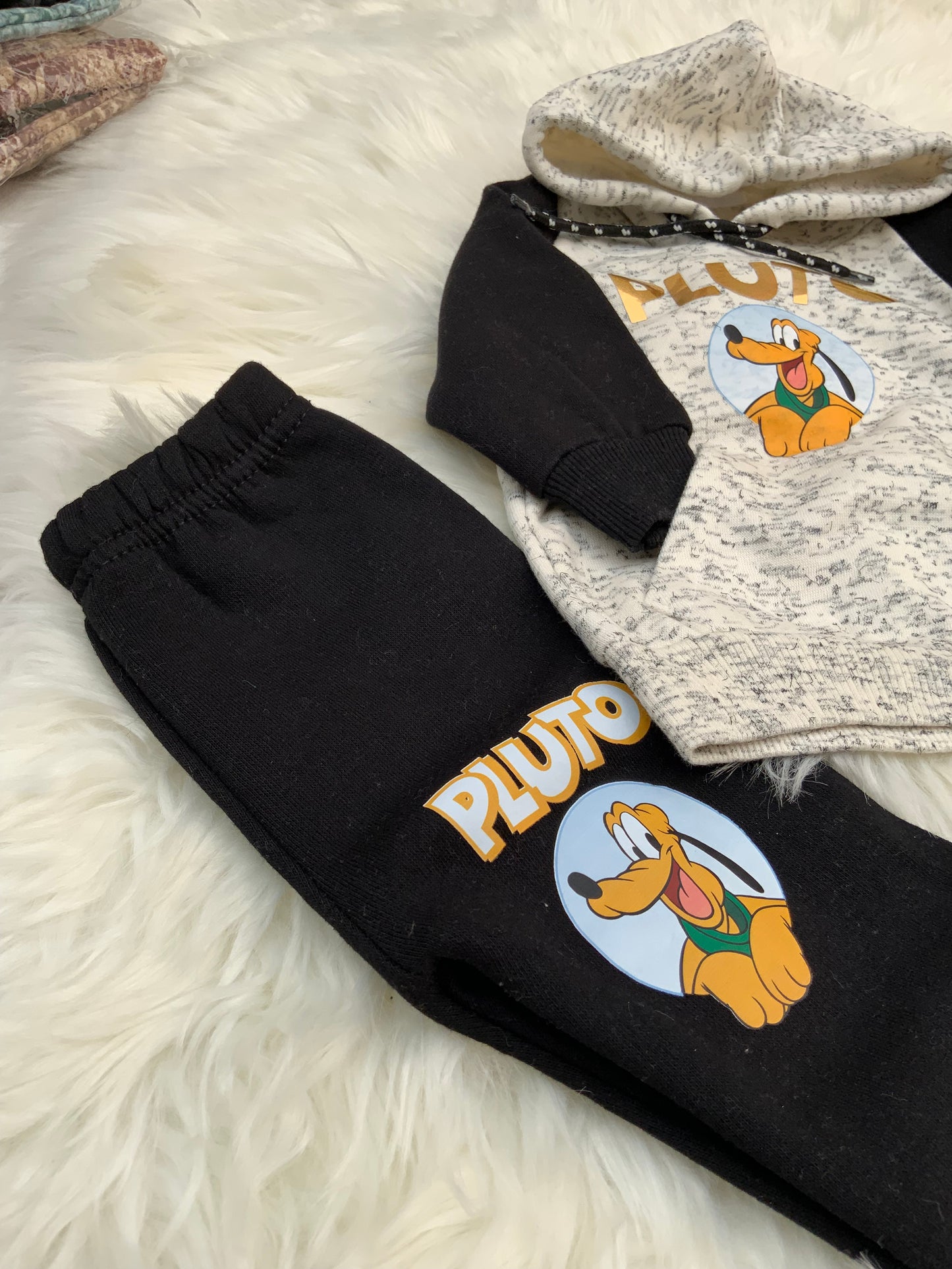 Pluto Suite 2 Pcs